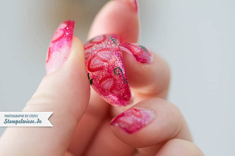 Nail Art - Strawberry 2