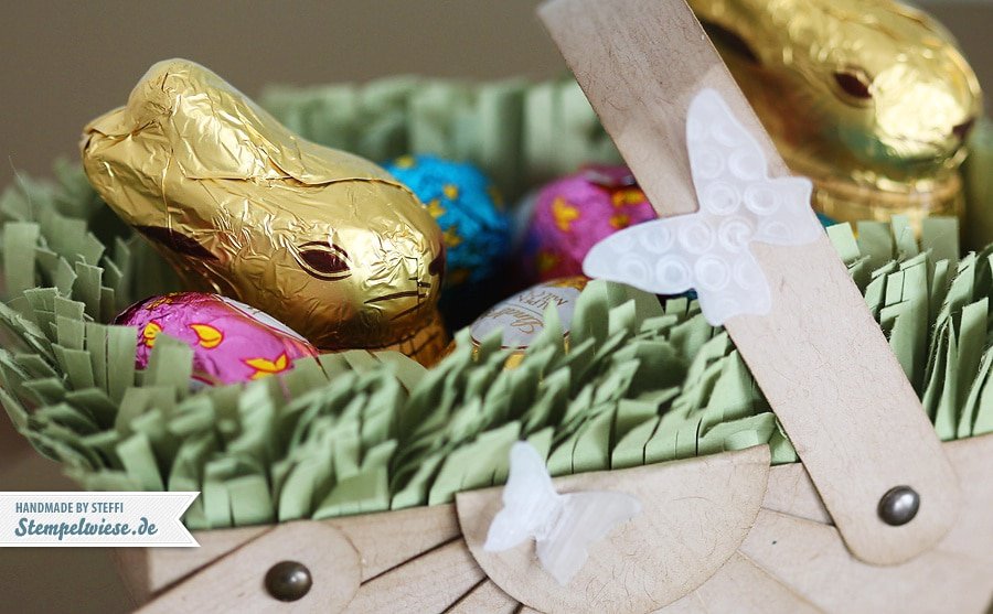 Osterkörbchen gefüllt mit Schokolade