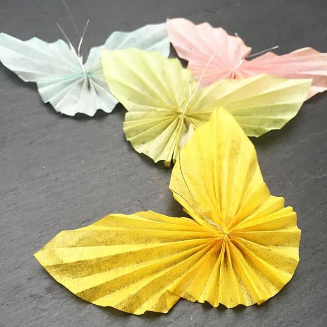Es regnet schon den ganzen Tag, da kommen die Schmetterlinge gerade richtig ️ #butterfly #origami #stempelwiese