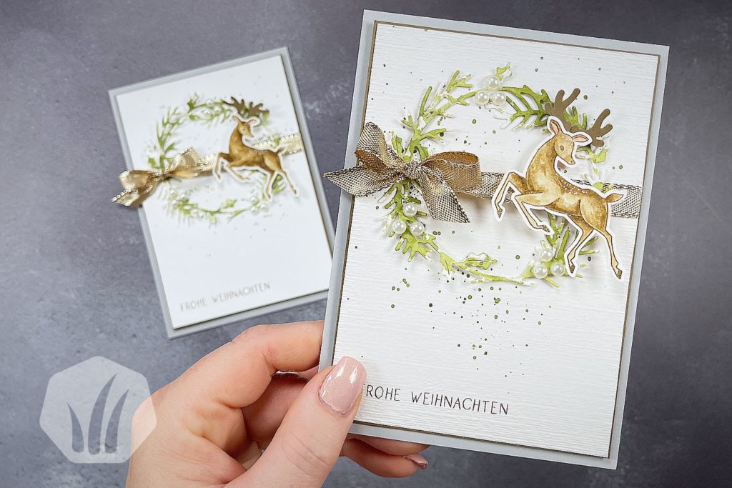 Weihnachtskarte mit Hirsch und Kranz